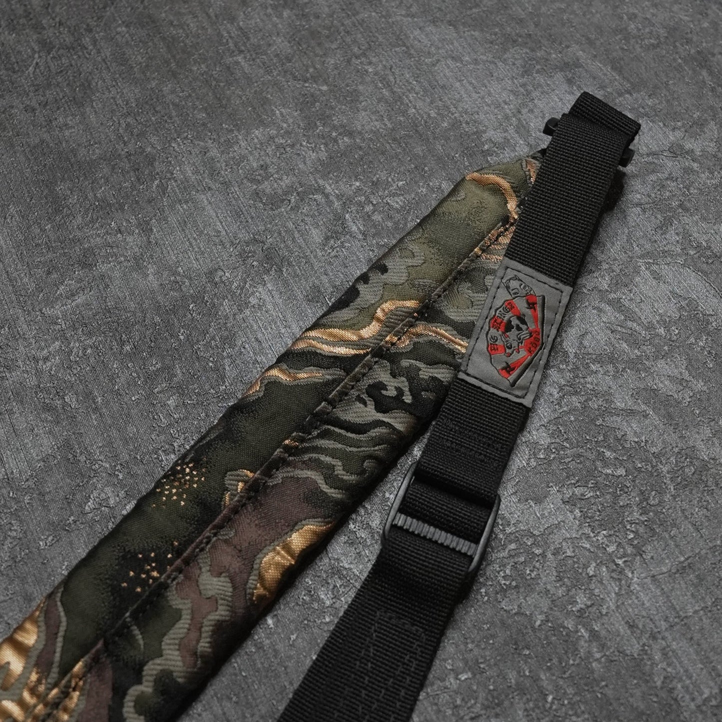 Oni No Kobo X Pig Slings (Dark Theme)