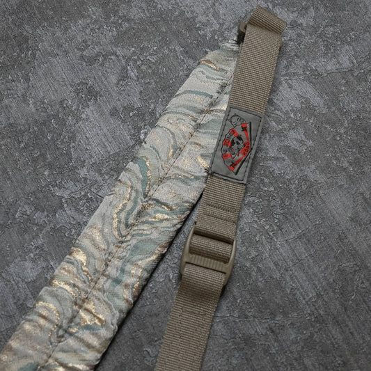 Oni No Kobo X Pig Slings (Light Theme)